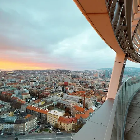 Skypark, Luxusny S Parkovanim Vo Vyske