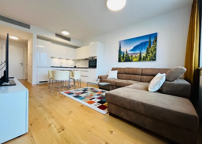 Skypark, Luxusny S Parkovanim Vo Vyske Appartement Bratislava