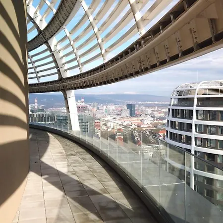 Skypark, Luxusny S Parkovanim Vo Vyske Lägenhet Bratislava