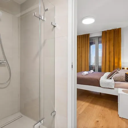 Skypark, Luxusny S Parkovanim Vo Vyske * Bratislava