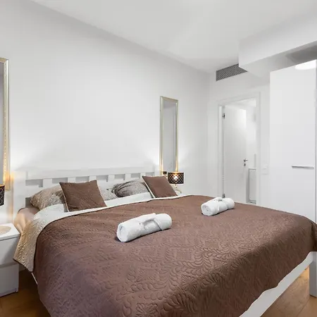 Skypark, Luxusny S Parkovanim Vo Vyske Bratislava